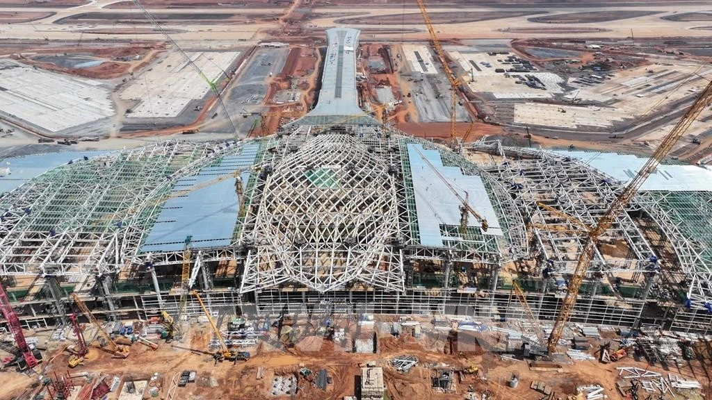 Vietnam weighs solutions to capitalise on Tan Son Nhat, Long Thanh airports