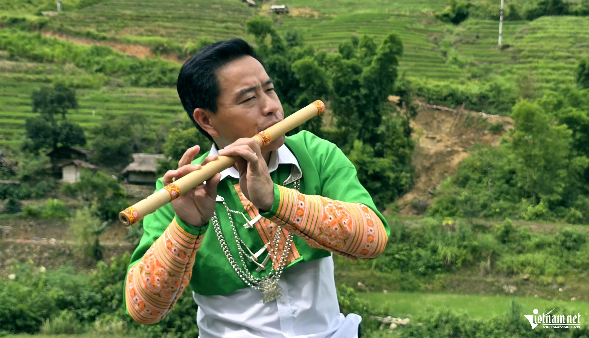 Mong flute.jpg