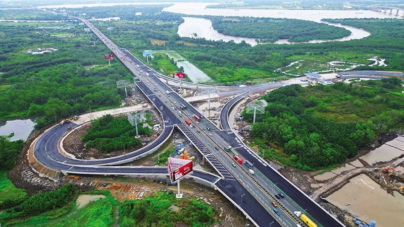 Vietnam pins high hope on economic locomotives for higher growth