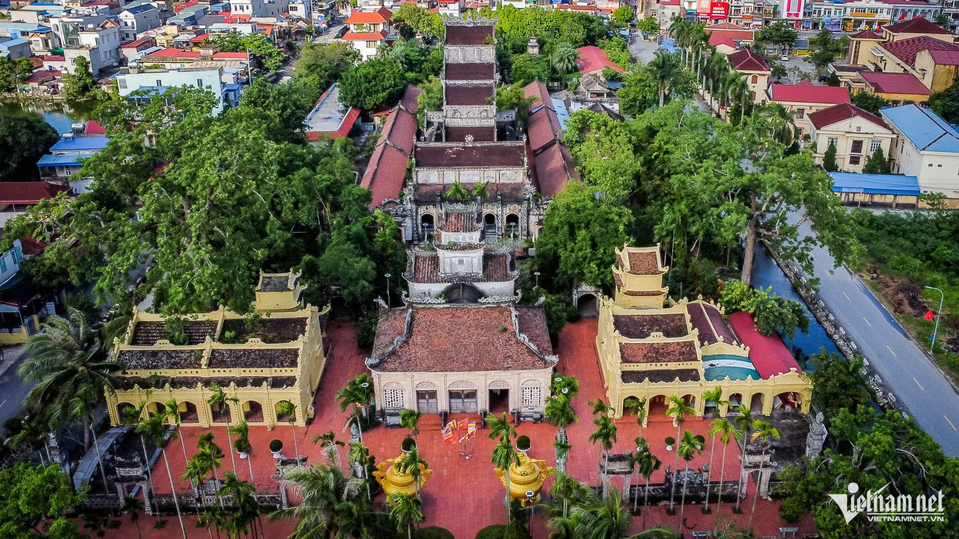 CO LE PAGODA1.jpg