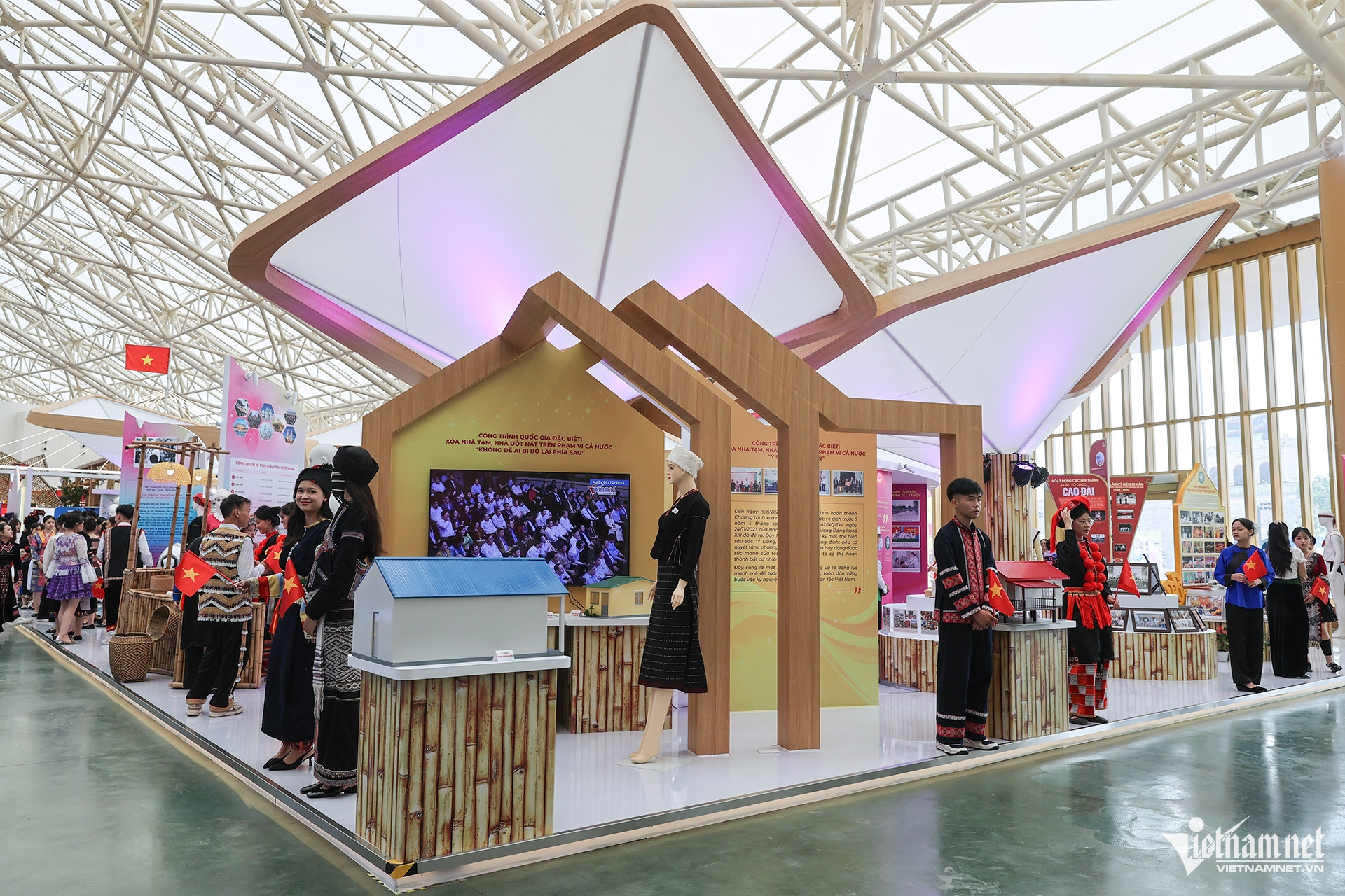exhibition vn15.jpg