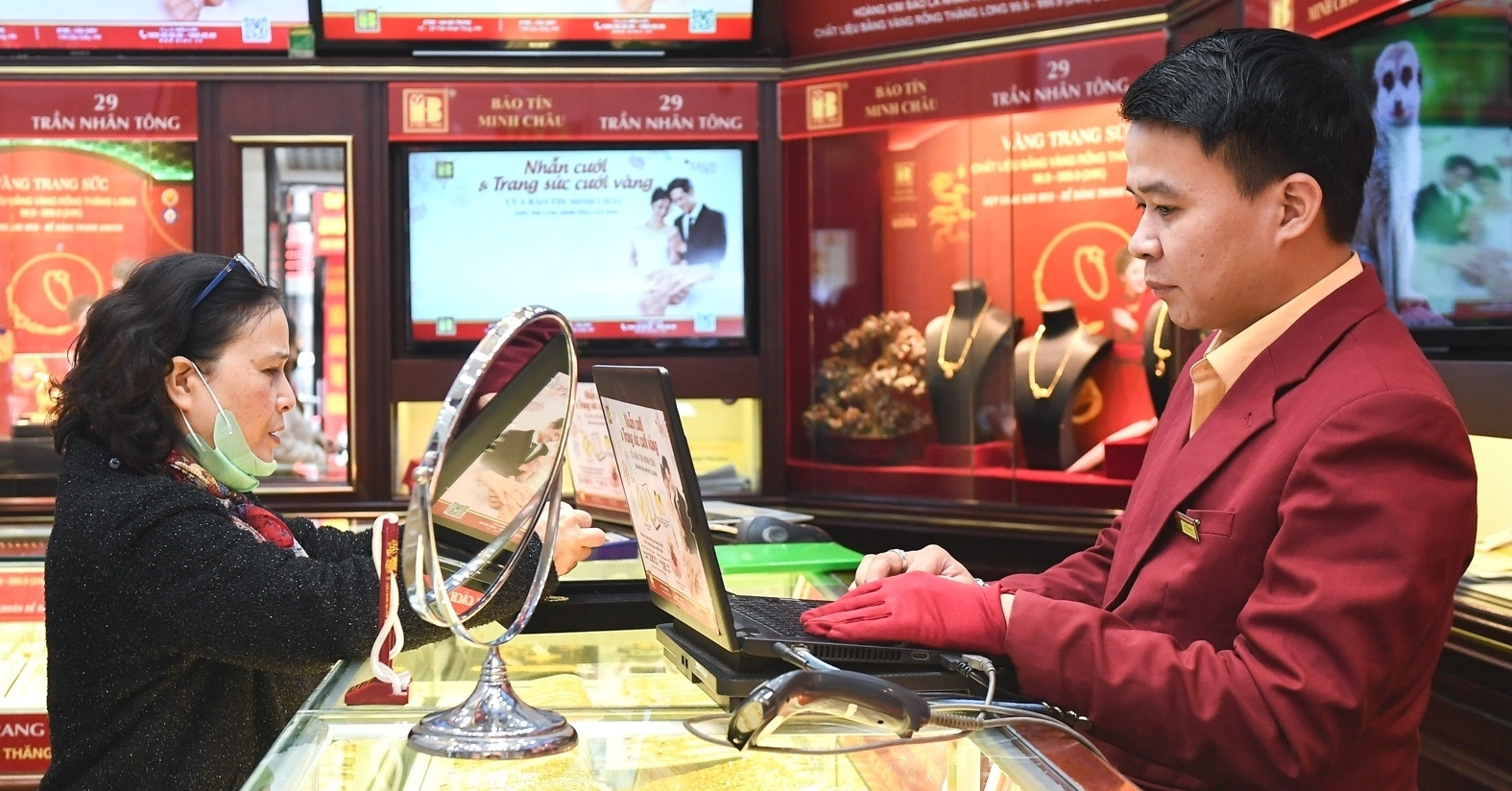 Gold trading tax must distinguish saving from speculation, experts say