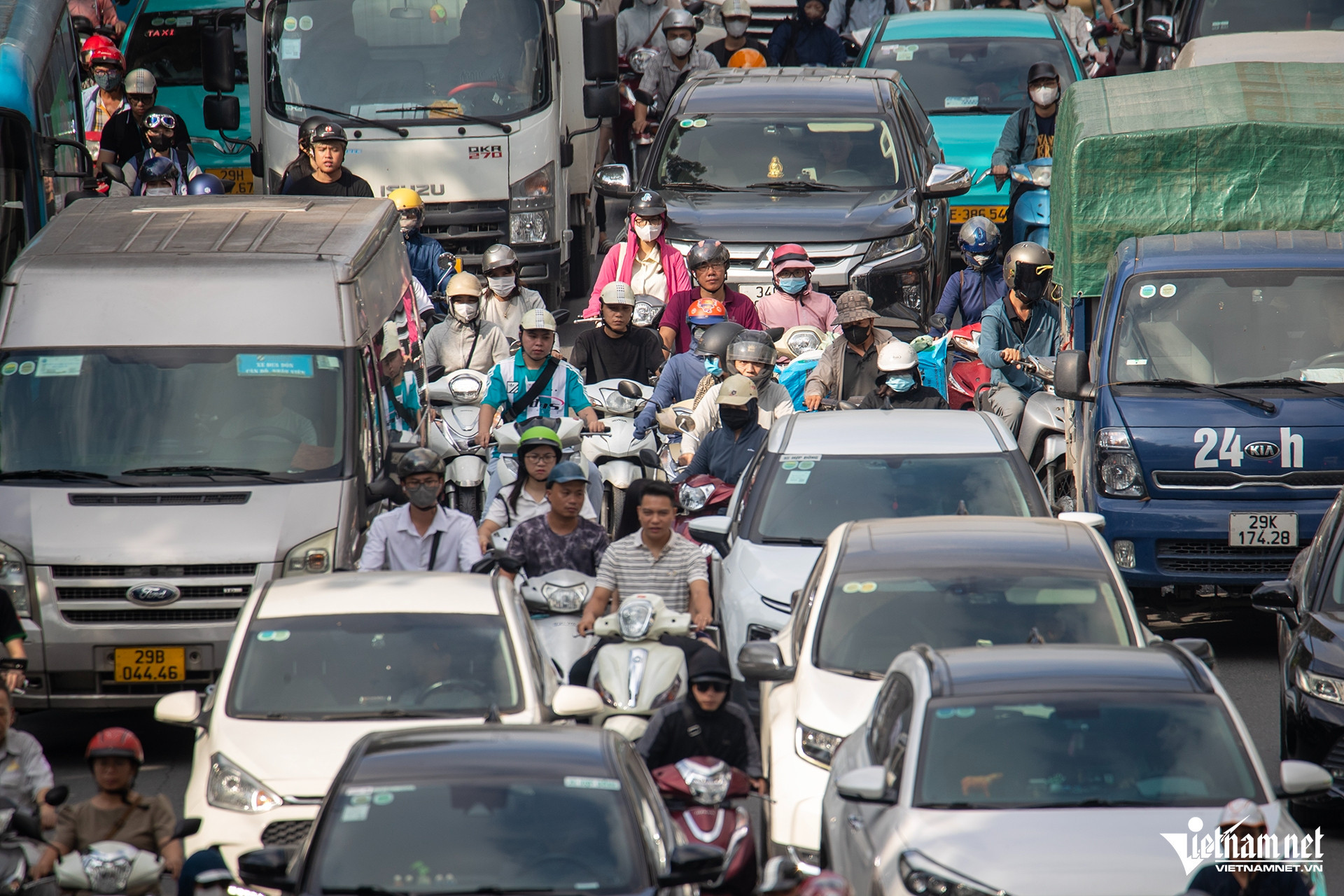 W-o to dan hang ngang duong hnanoi.jpg