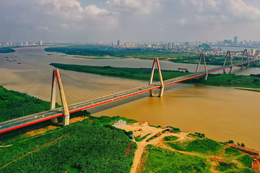 Should a monorail be built along the Red River in the north?