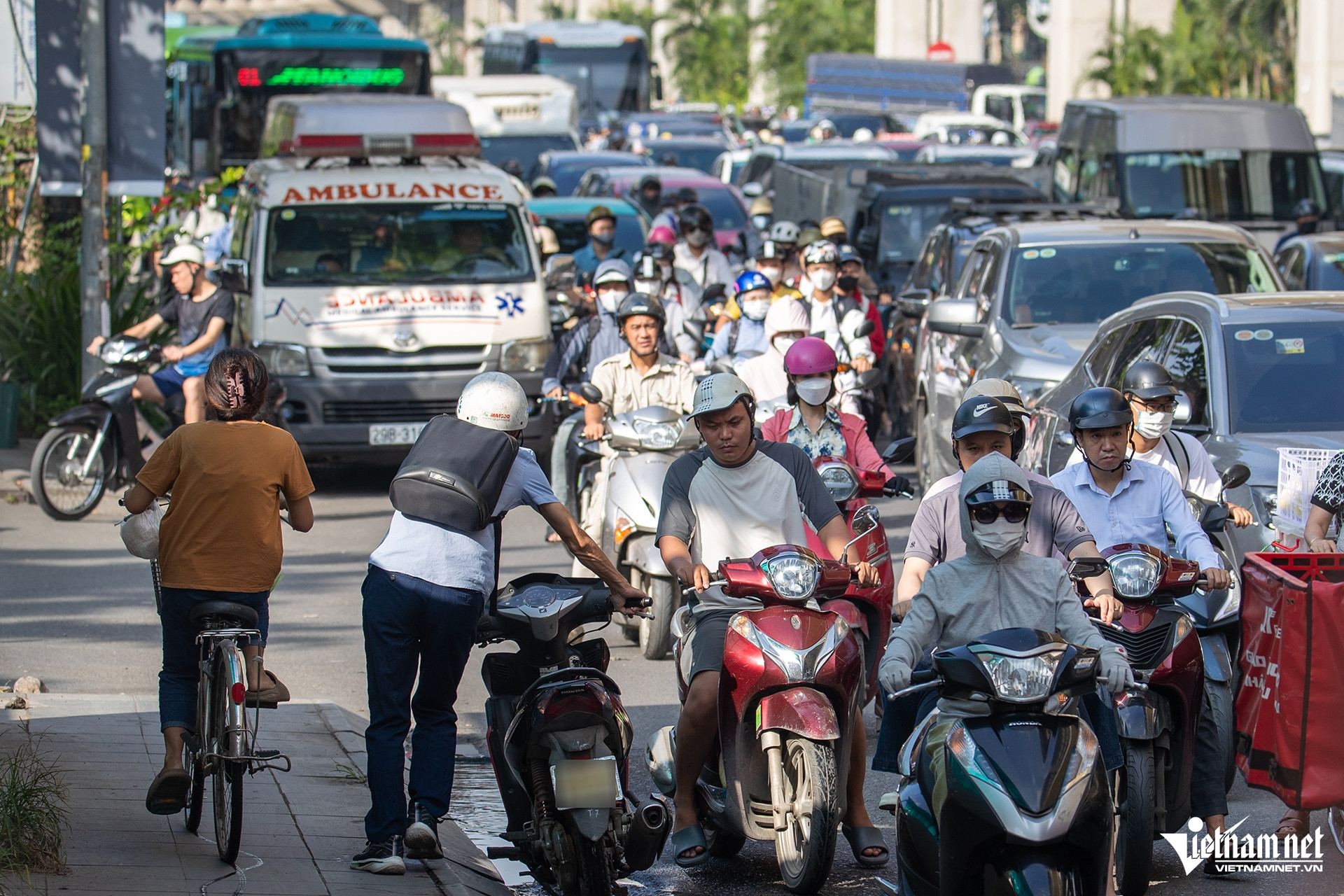 W-ot o chiem duong 1.jpg