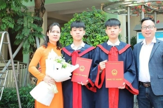 Twin brothers are top scorers on entrance exam to Ha Long Gifted High School