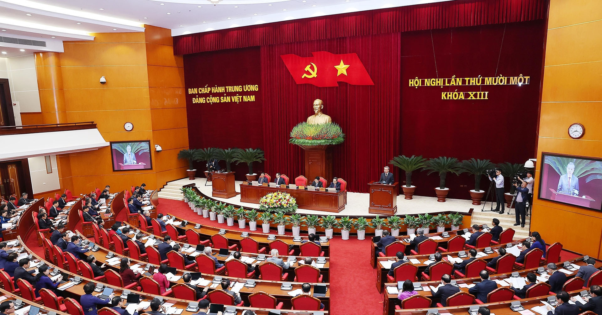 Politburo issues new rules on key Party and State leadership titles