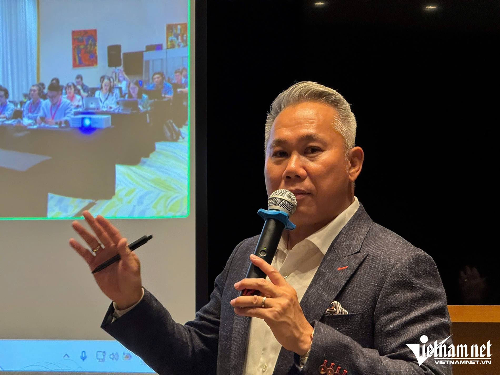 W-1809 amazon eric yeo.jpg