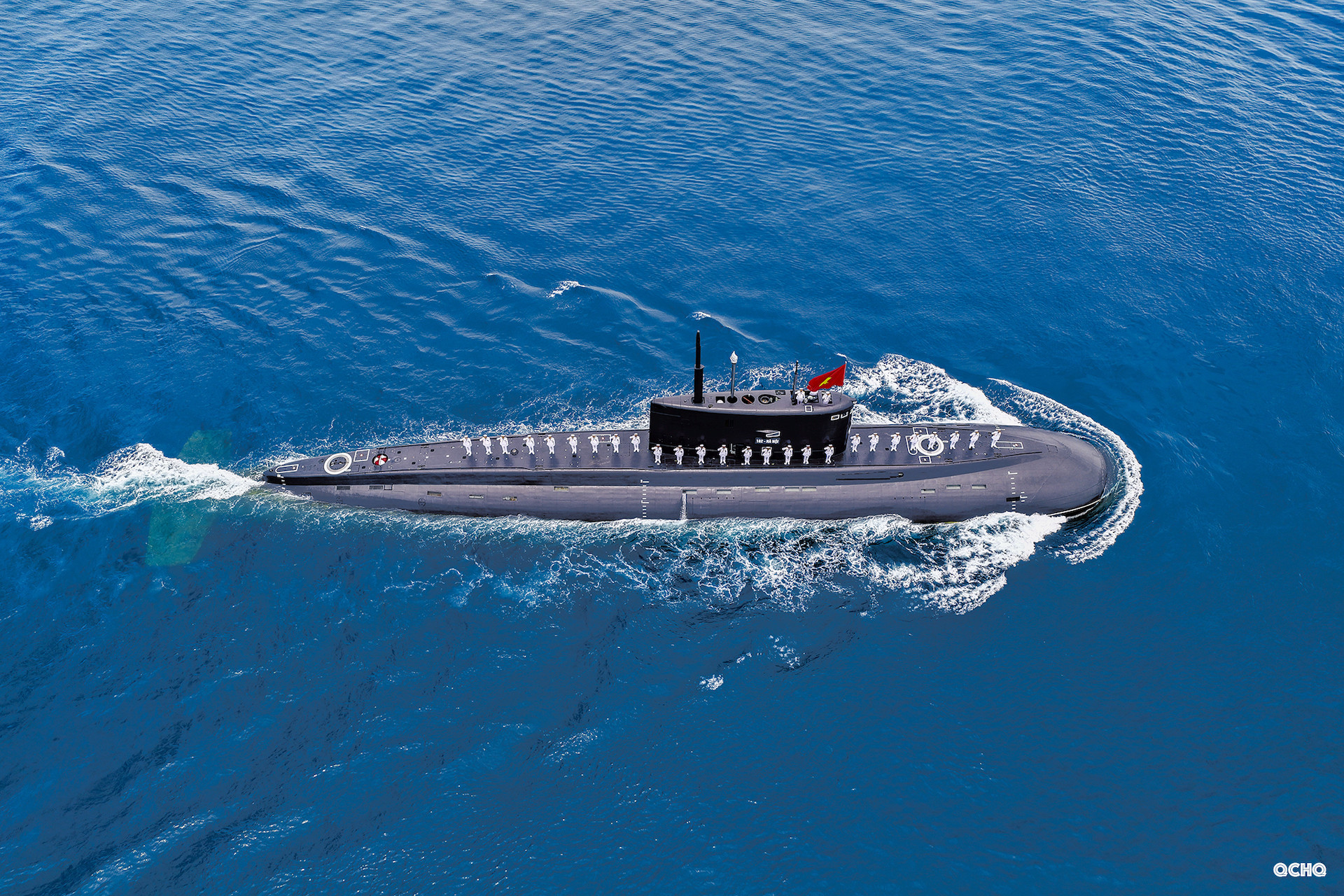 tàu ngầm chào cờ 3.jpeg