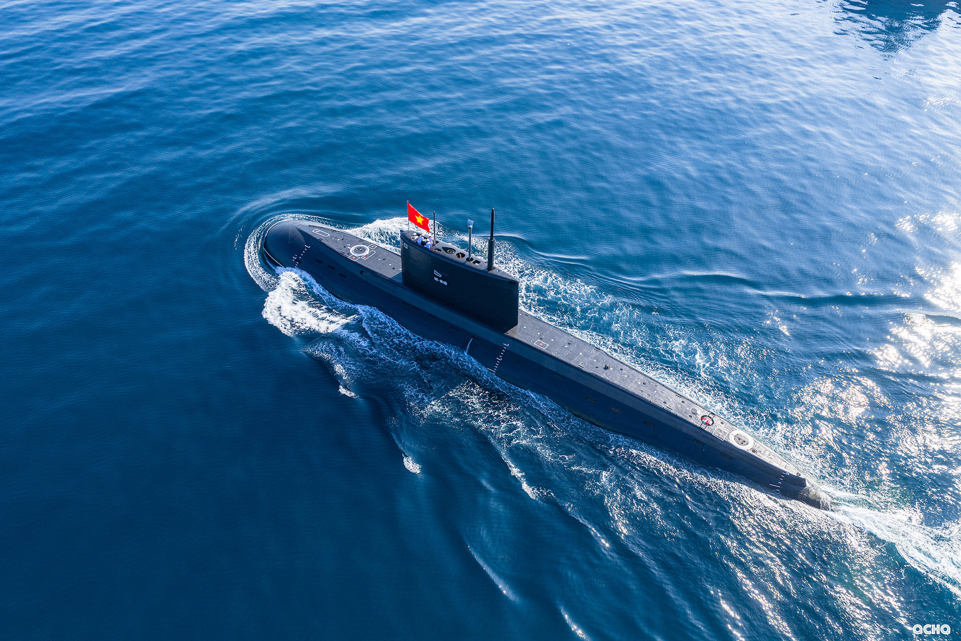 Kilo 636 submarine makes historic appearance in Vietnam's sea parade