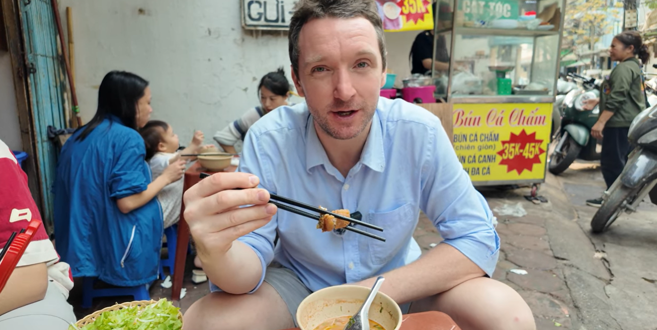 khach tay an bun ca cham hn 0 3872.png