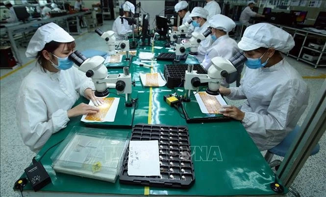Vietnam urged to reform legal framework, boost strategic technology