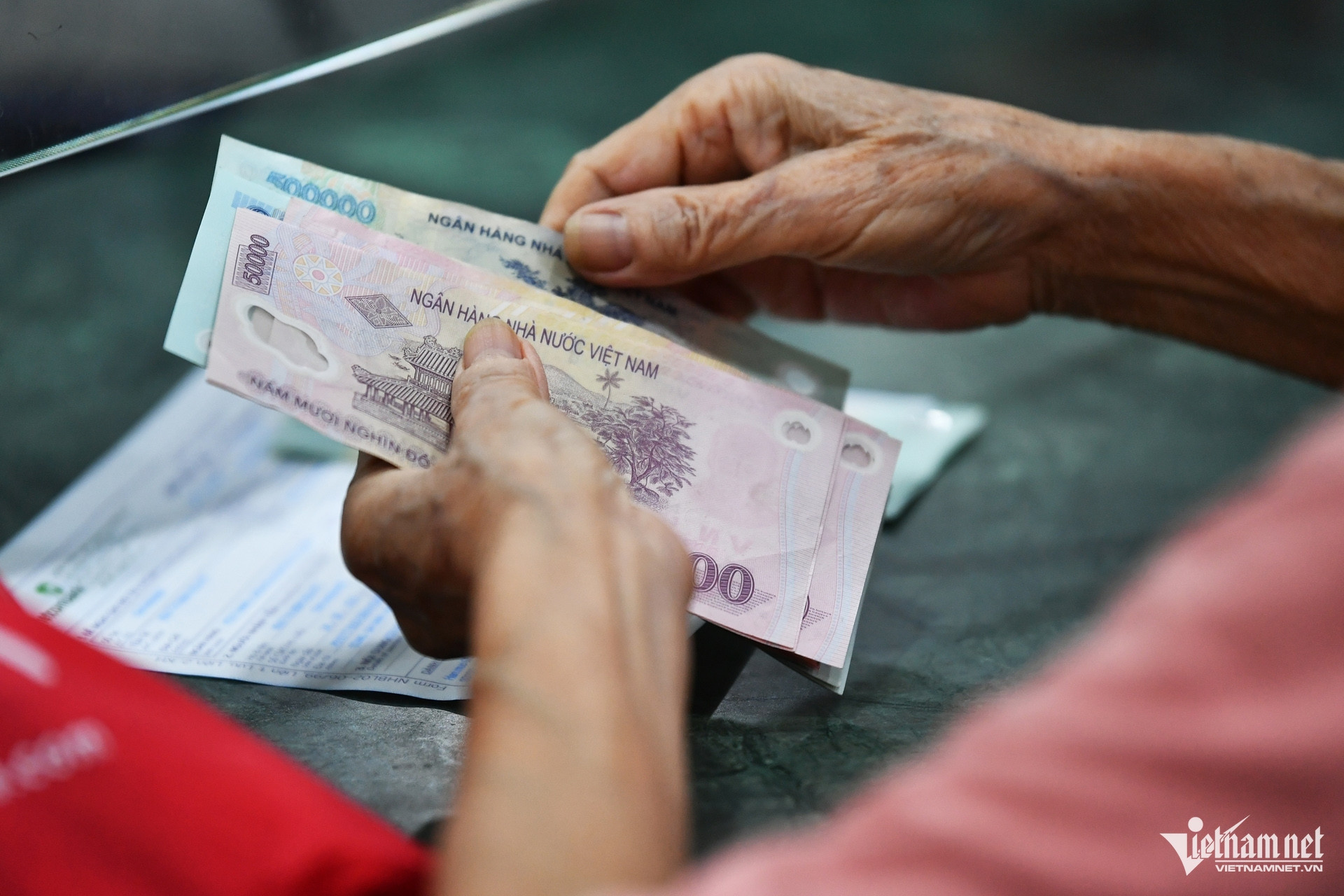 Top personal income tax rate should be capped at 25%: experts