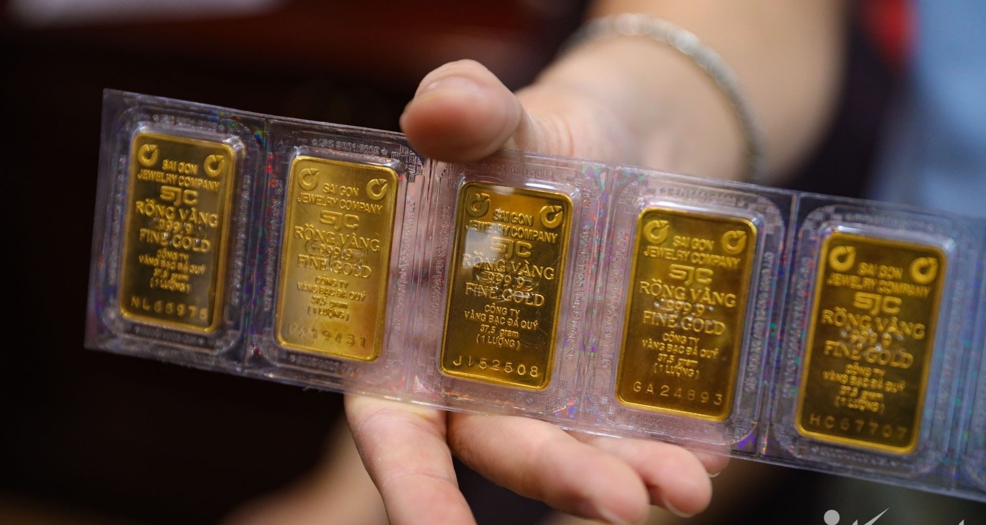 SJC, Doji, Bao Tin Minh Chau, TPBank fined for unfair competition