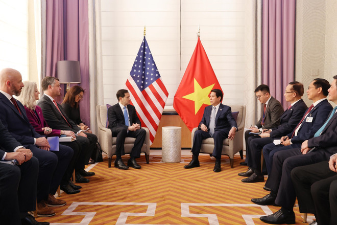 vietnamese-president-receives-us-secretary-of-state-2.jpg