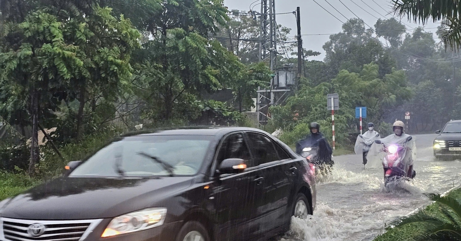 Hue City floods amid Typhoon Bualoi, missing person case reported