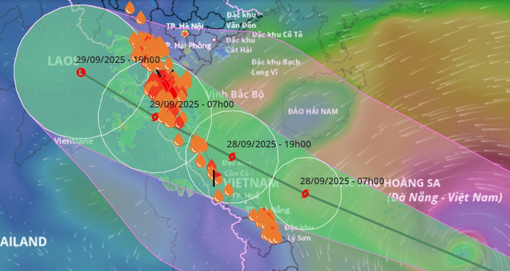 Typhoon Bualoi nears central Vietnam with winds up to level 13
