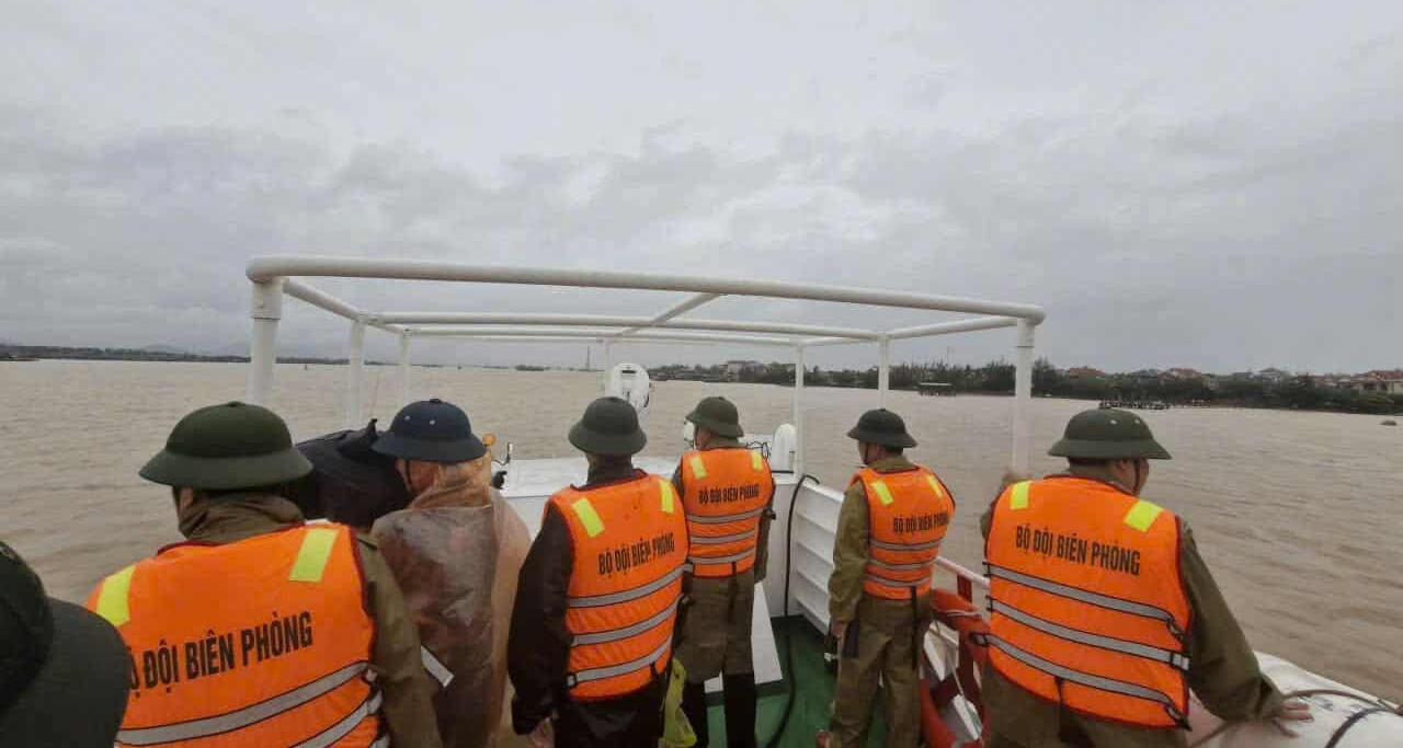 Fishing boats sink during typhoon Bualoi, 9 crew members still missing