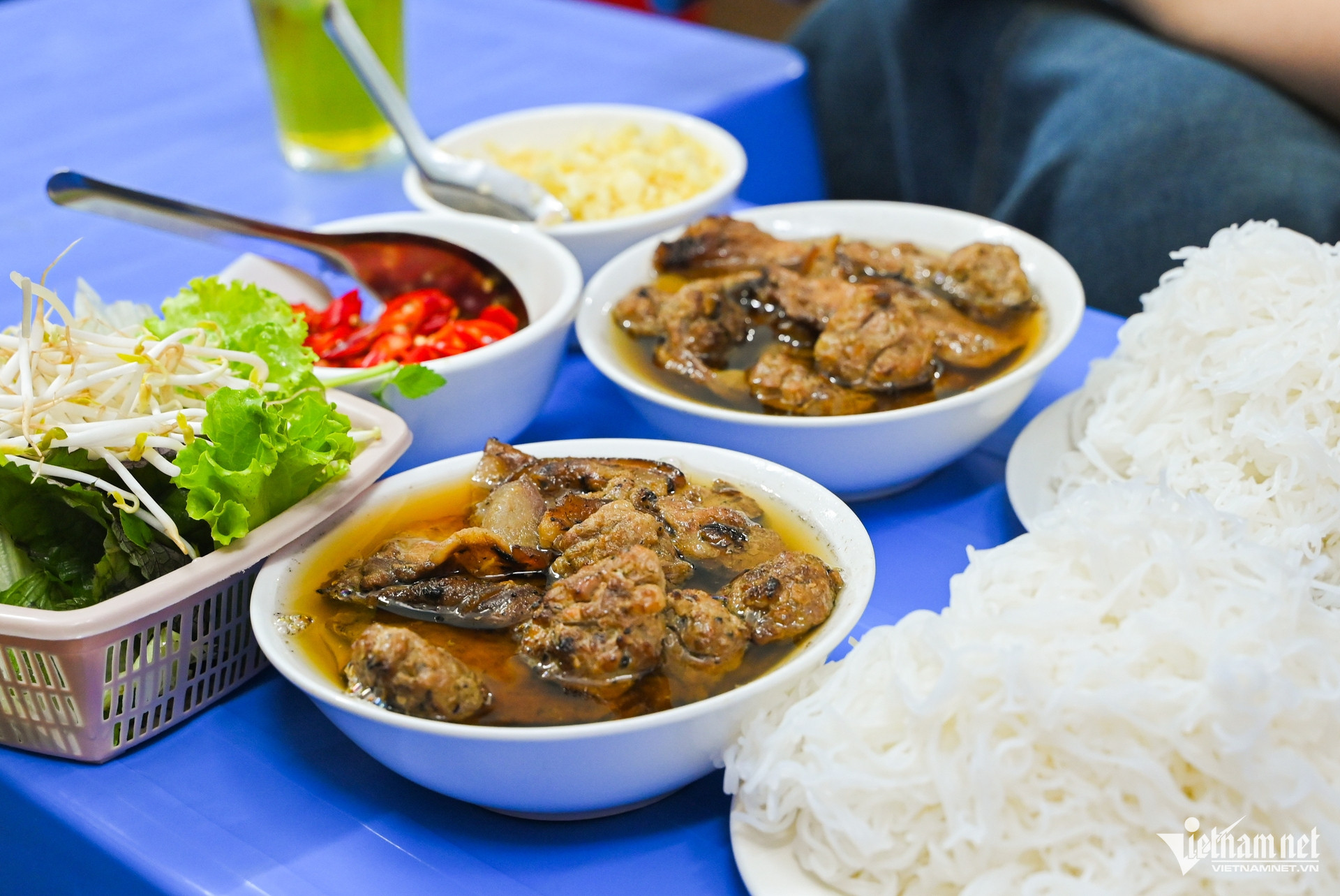 W-bún chả Hà Nội.jpg