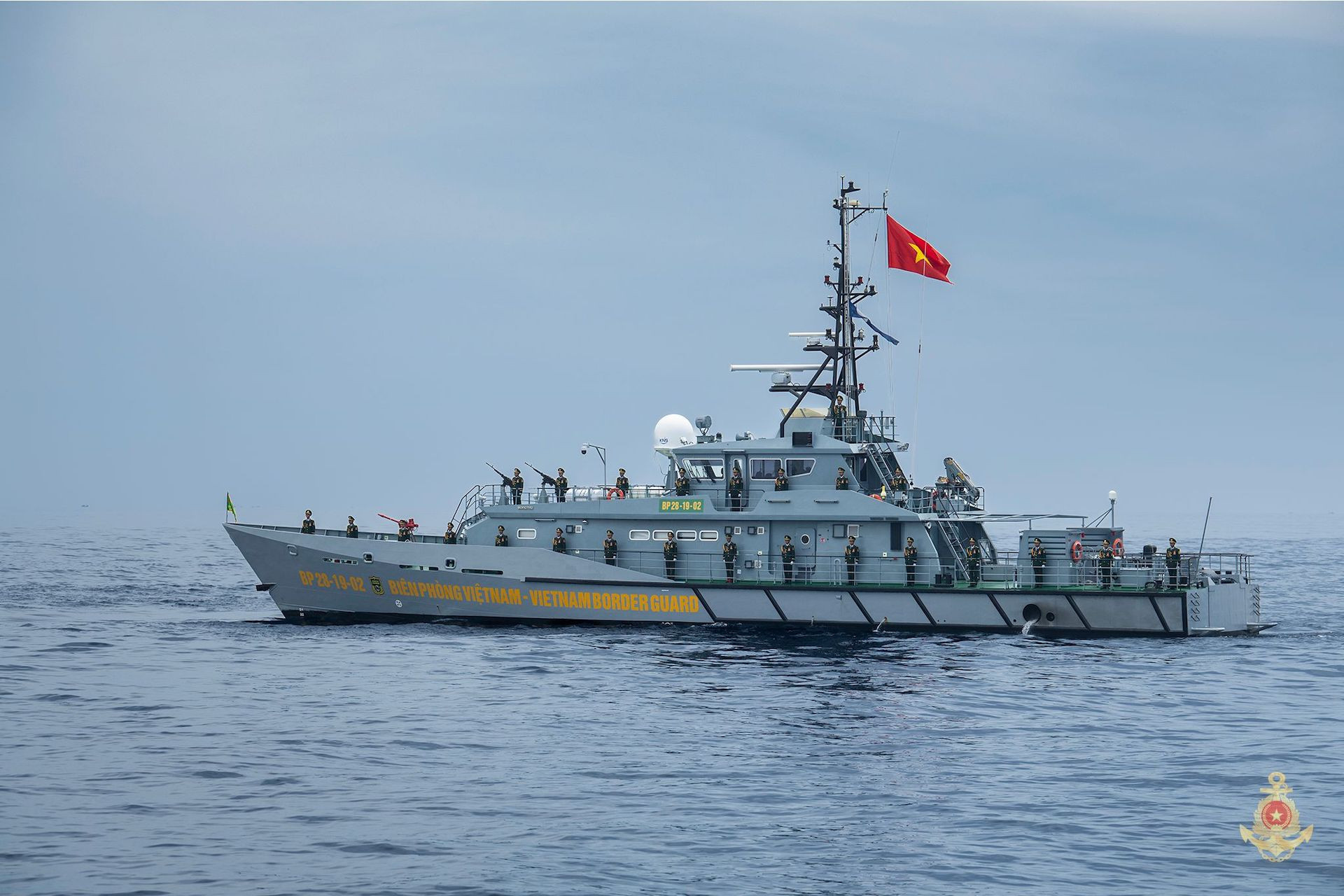 Biên đội tàu Bộ đội Biên phòng tham gia diễu binh trên biển.jpeg