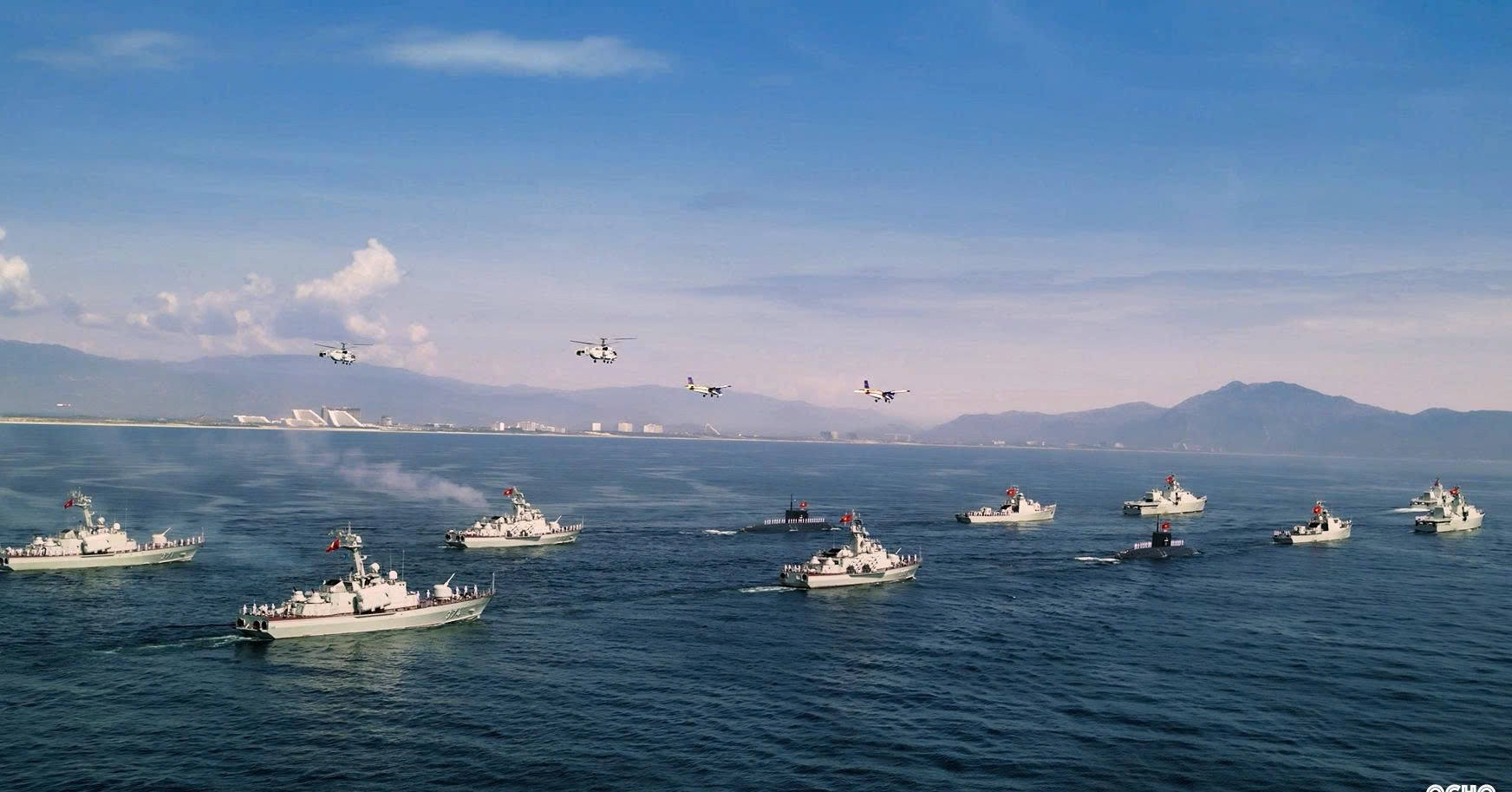 Modern warships and aircraft power Vietnam’s first maritime parade