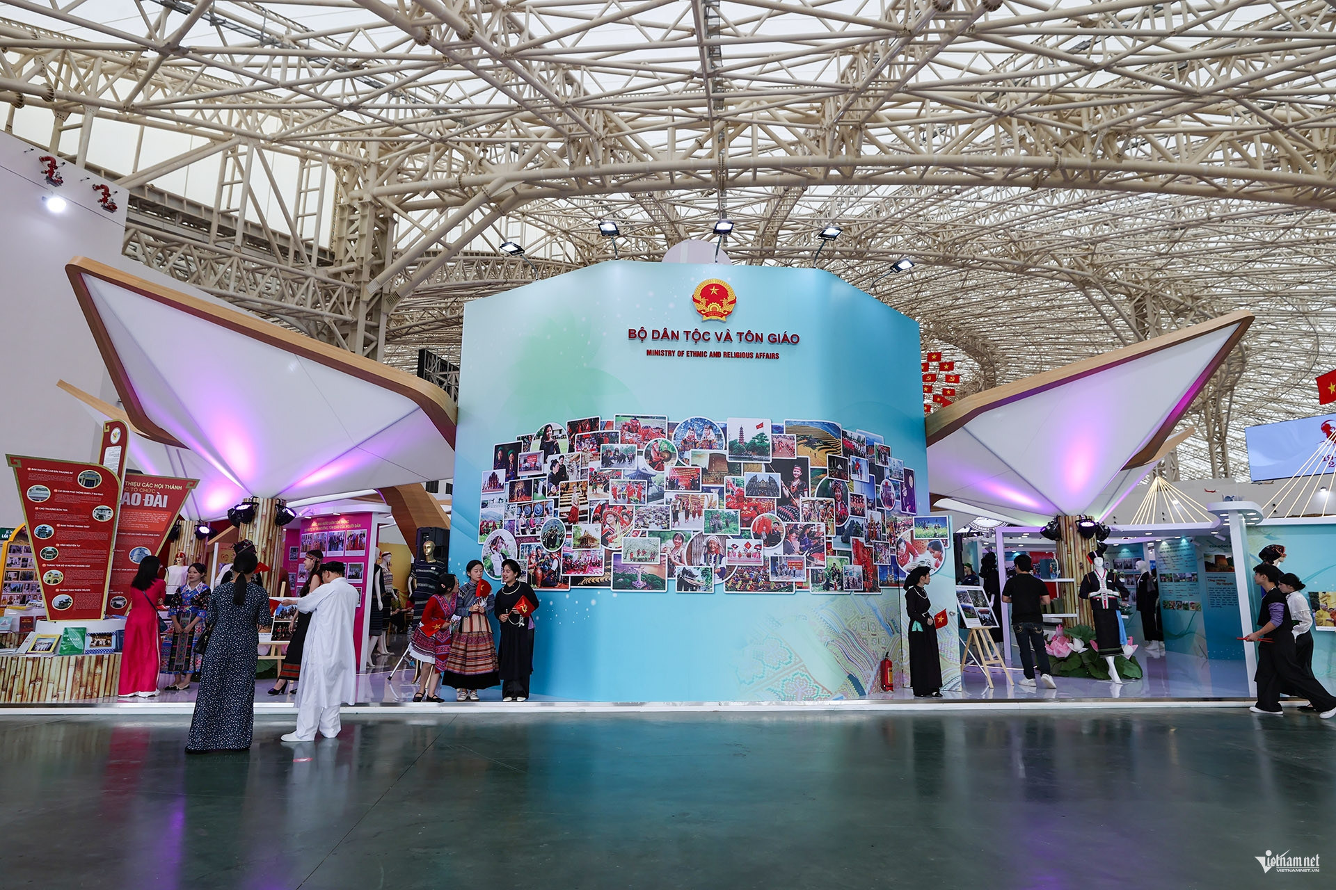 bo dan toc ton giao.jpg