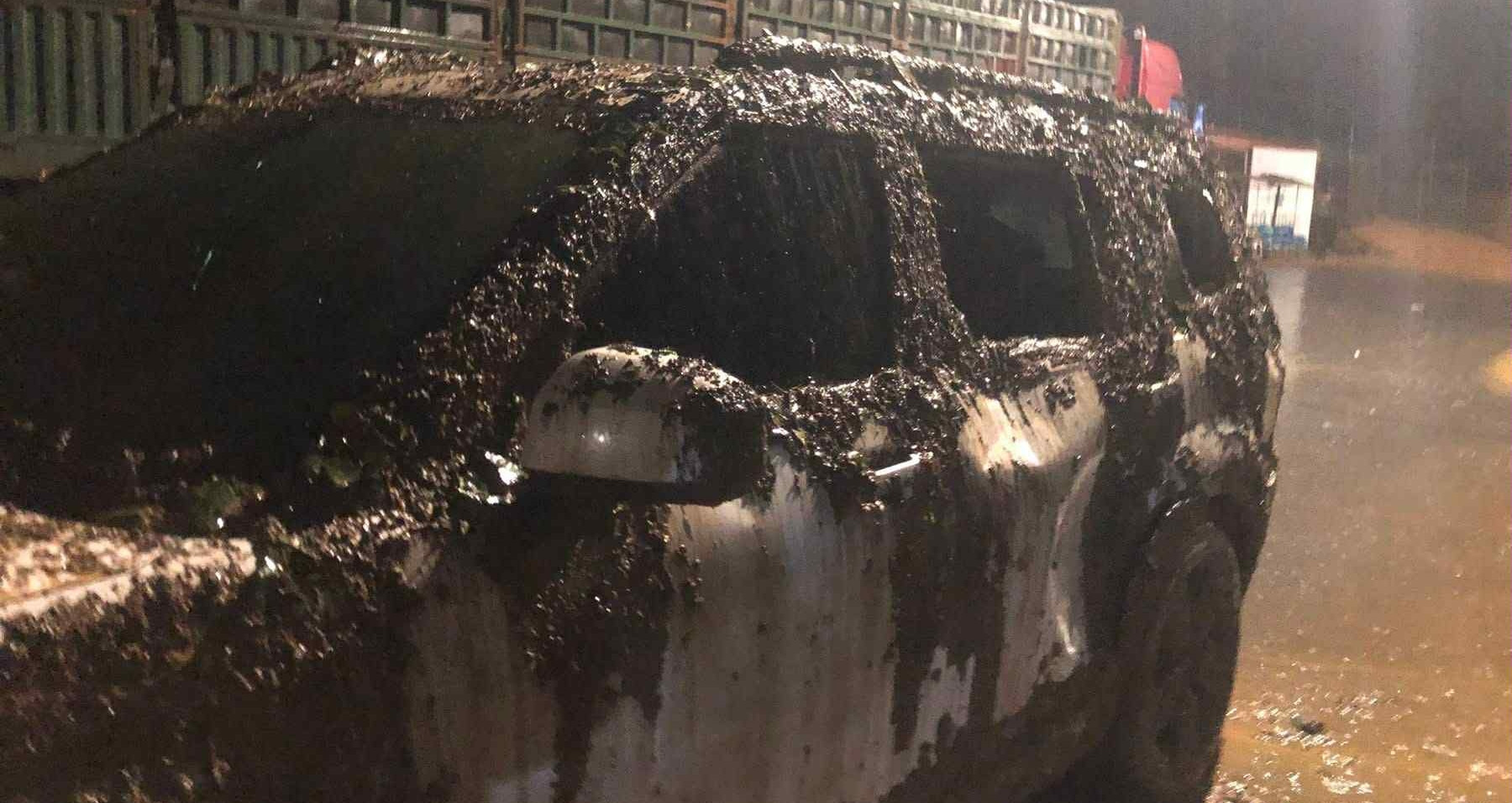 Foreigners escape injury as landslide hits Sa Pa highway