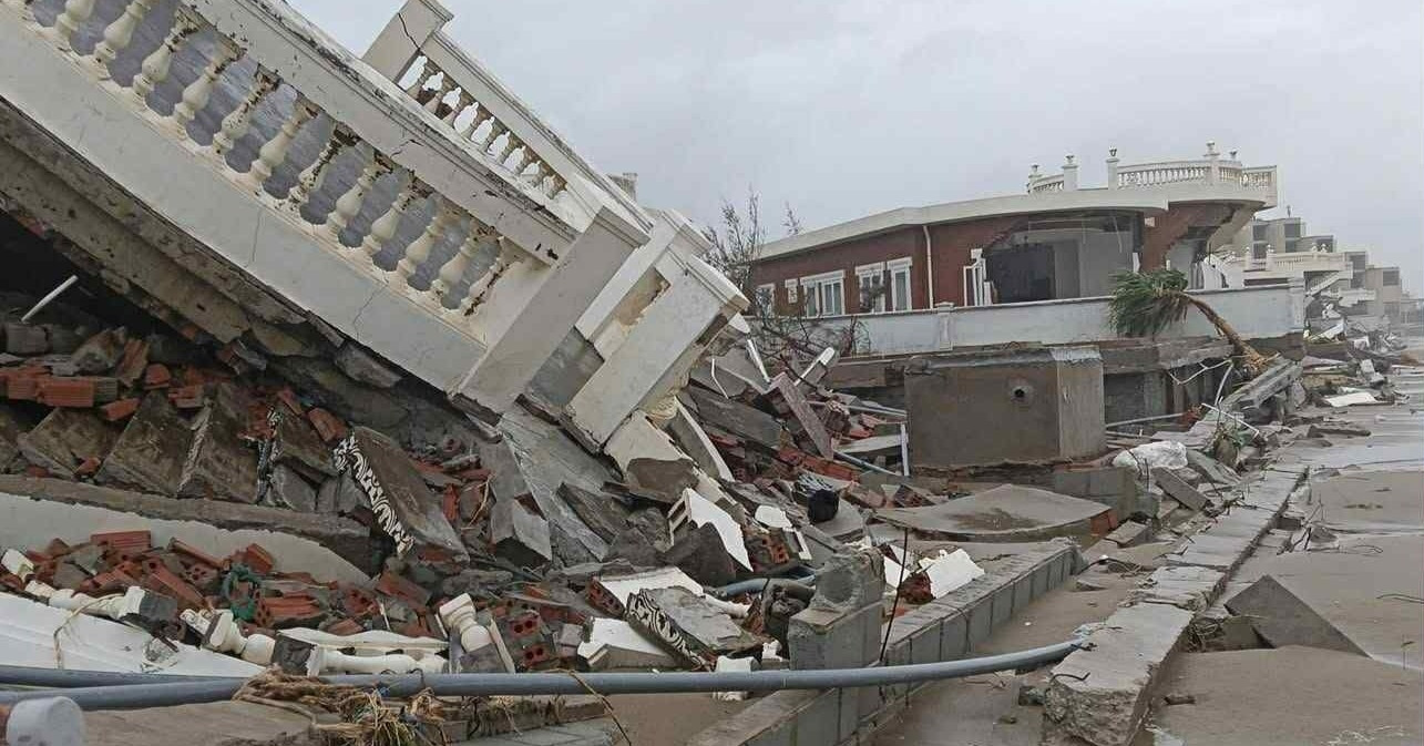 Typhoon Bualoi rips through central Vietnam, leaving destruction in its wake