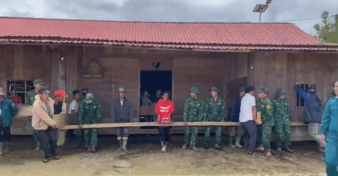 Typhoon No. 10: Soldiers ‘become genies’ to save homes in Da Nang