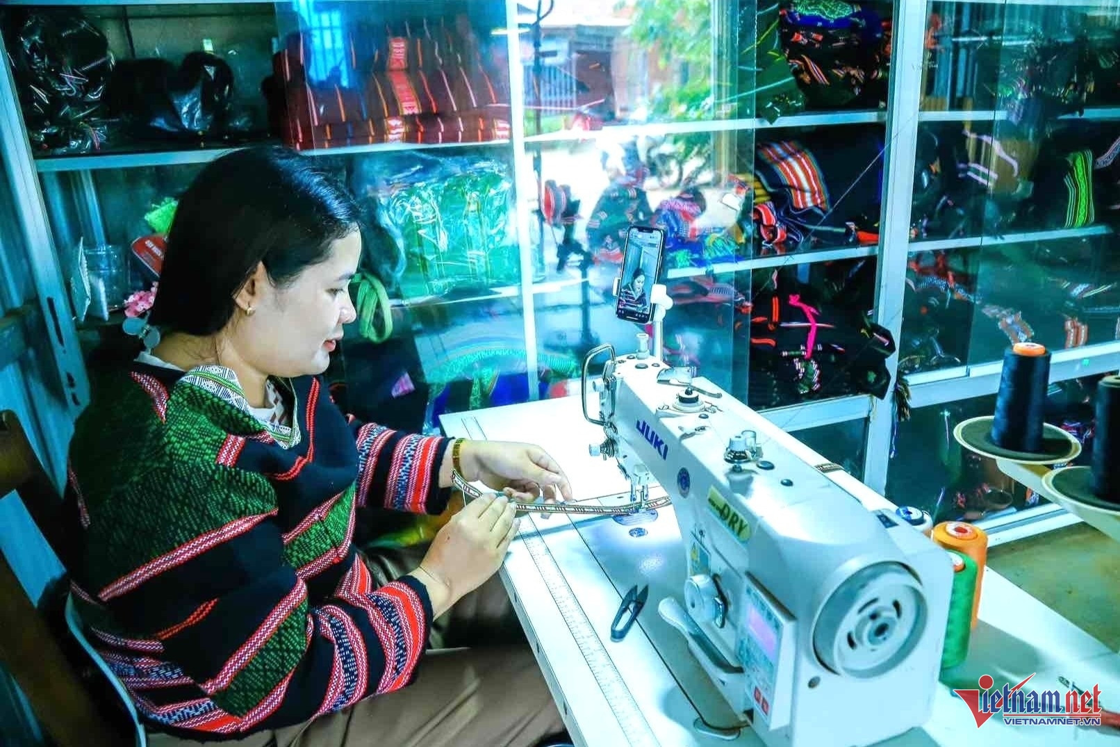 Ethnic Ma women’s online sales of brocade help families escape poverty