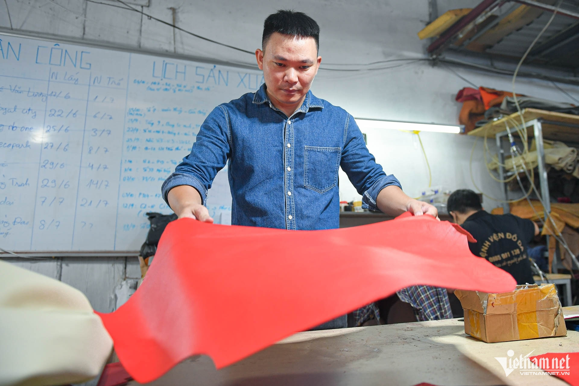 Hanoian shined shoes to fund university education, now runs his own business