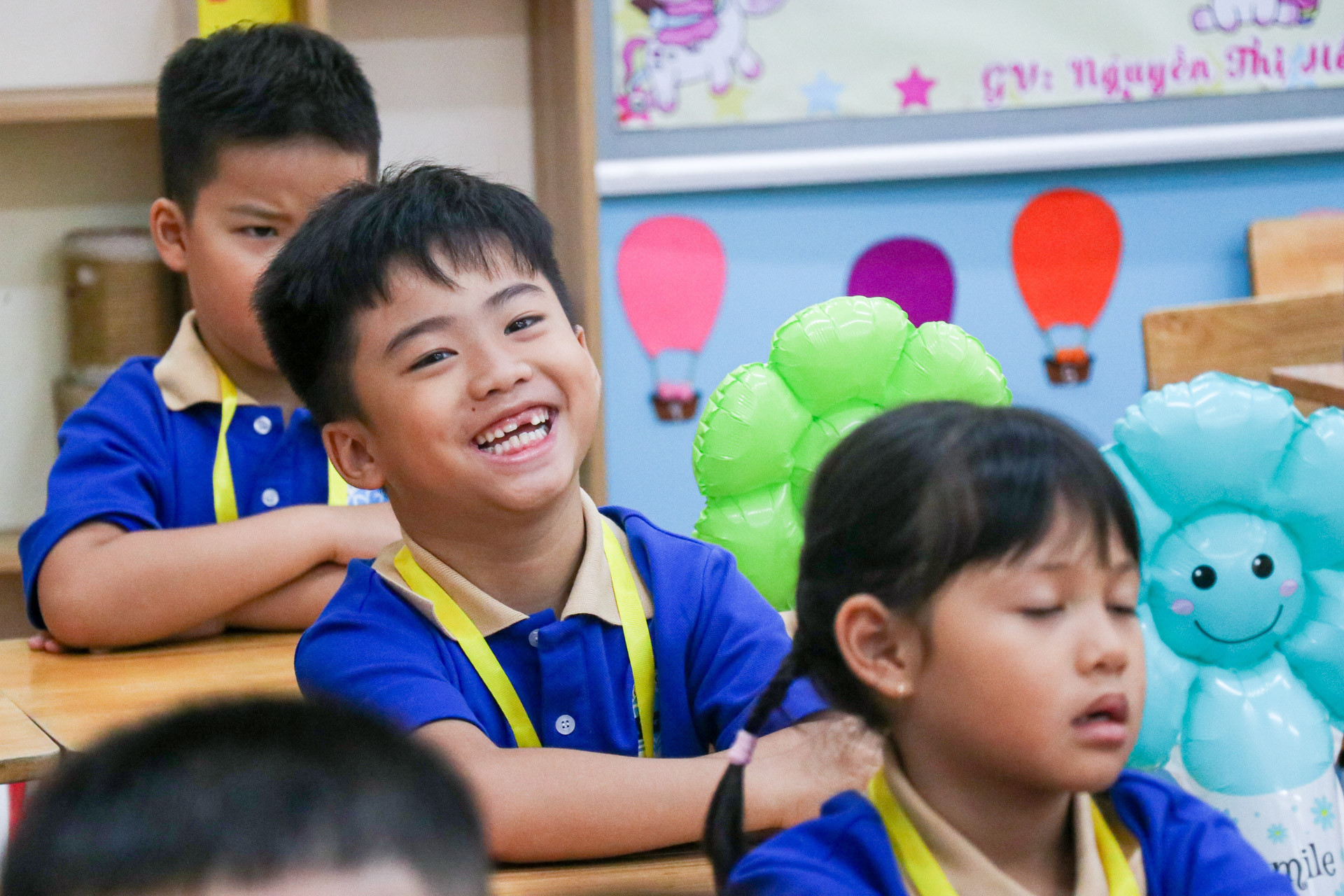 học sinh lớp 1-4.jpg