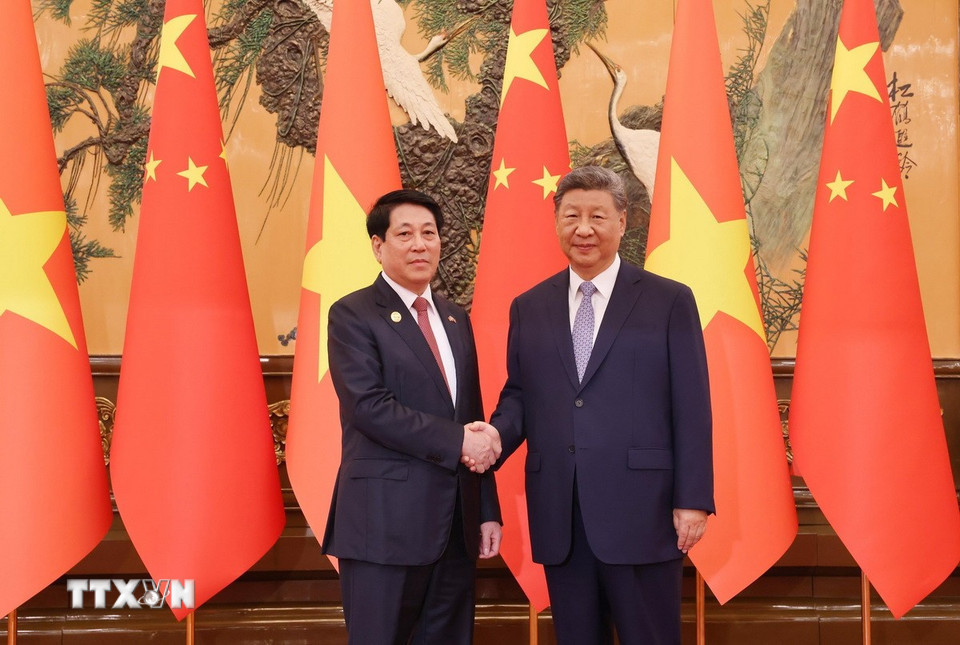 0409 chu tich nuoc hoi dam tong bi thu trung quoc 1.jpg