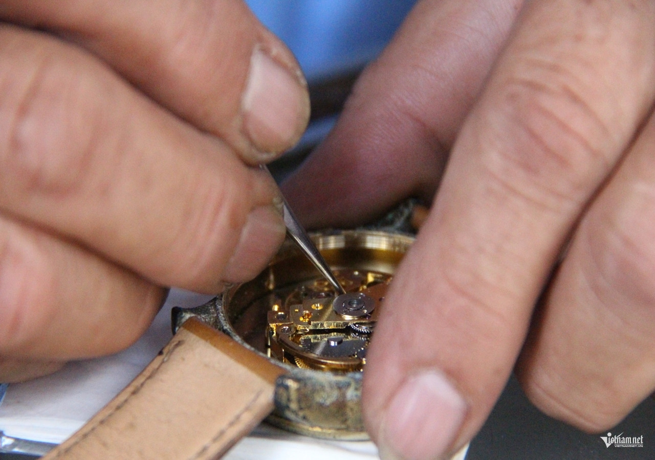 sua dong ho.jpg