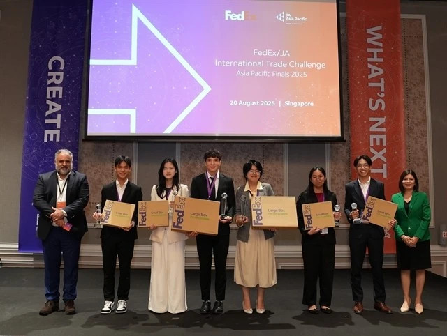 Two Vietnamese students recognised at FedEx/JA International Trade Challenge