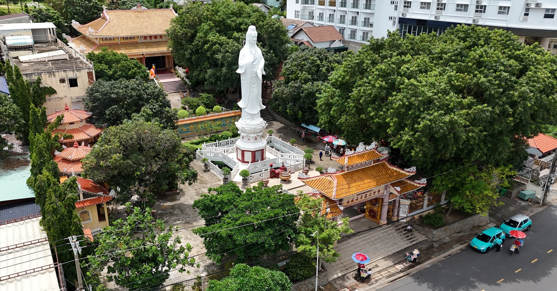 Lighthouse of calm by the sea at Pho Da Son Quan Am Tu