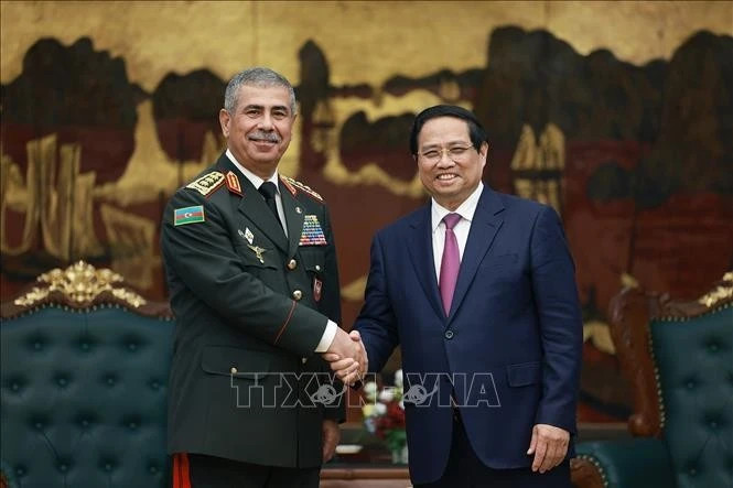 PM seeks stronger Vietnam- Azerbaijan defence ties
