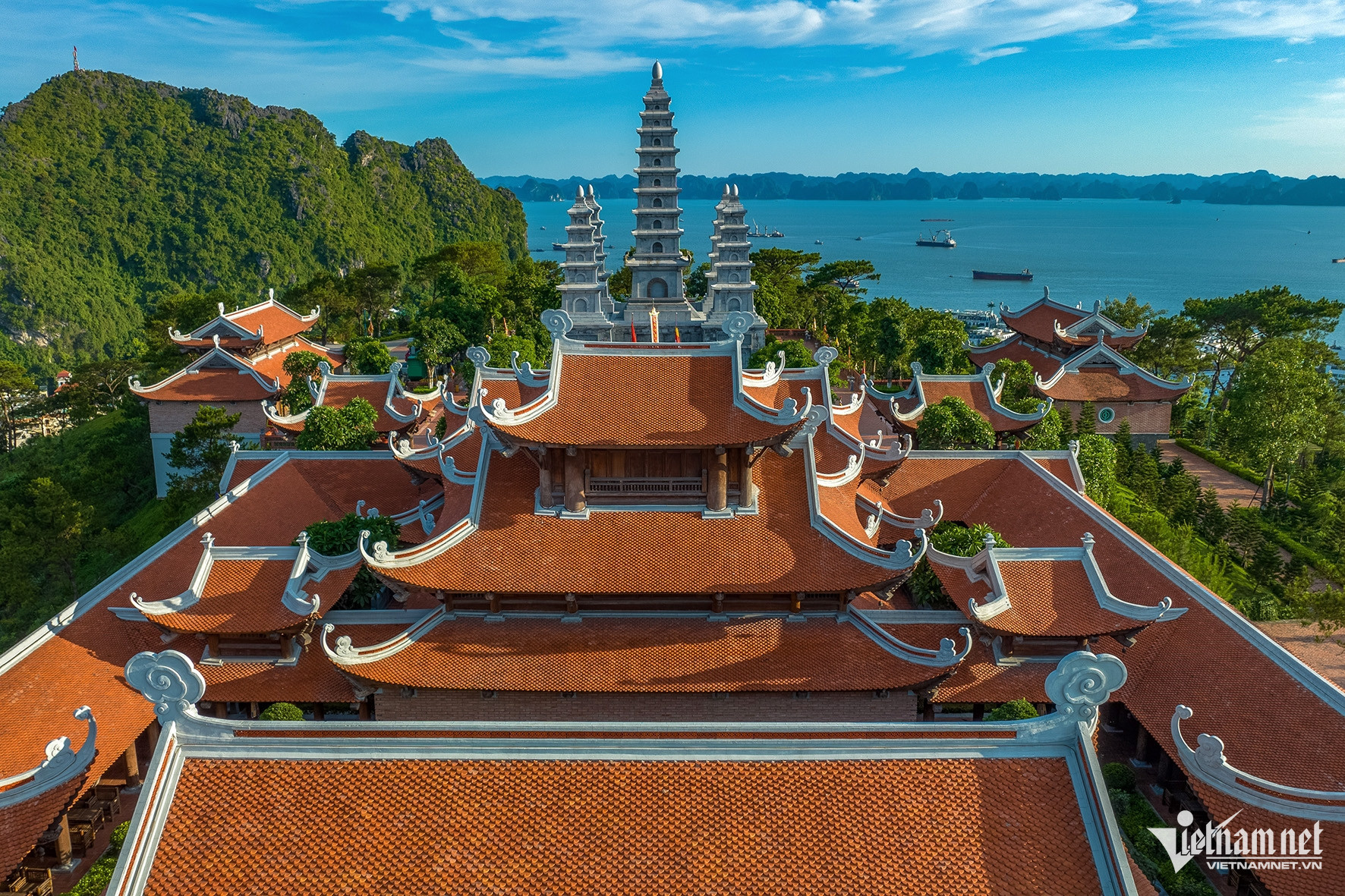 W-Hoang Ngoc Nghia_6 bao thap ben bo vinh.jpeg