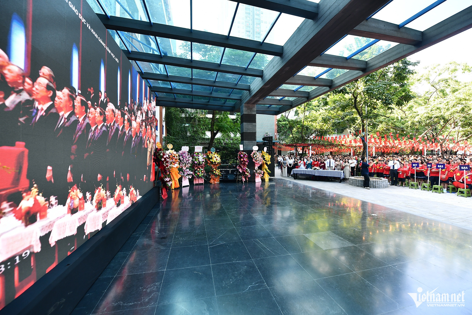 vietnam students.jpg