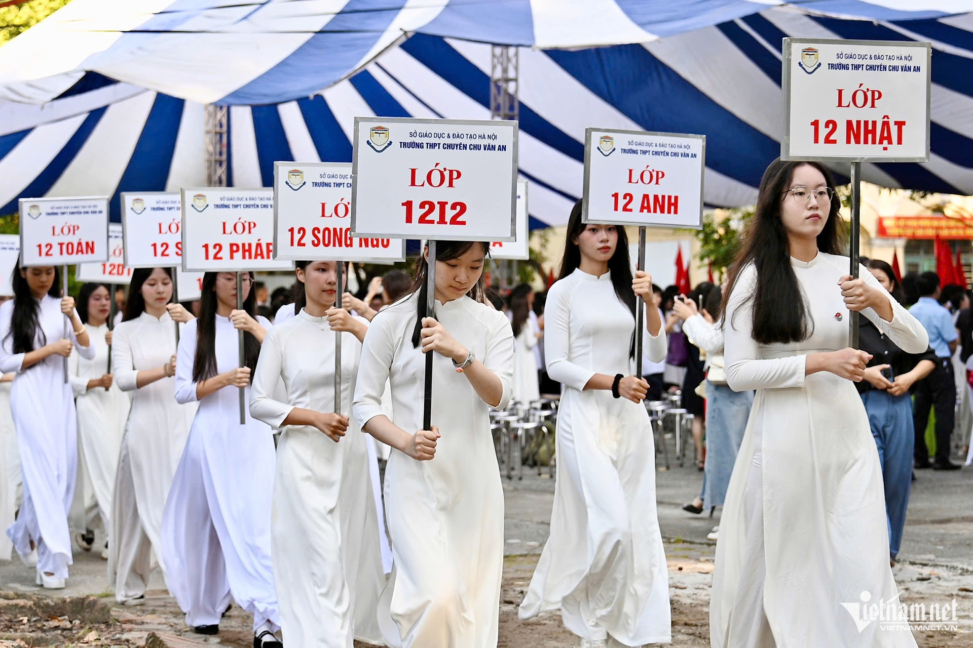 vietnam students18.jpg