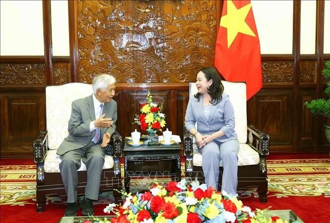 Vice President receives renowned Professors Tran Thanh Van, Le Kim Ngoc