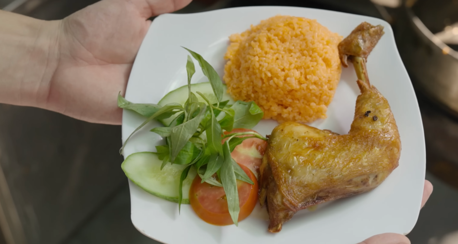 American chef wowed by ‘oilfall chicken’ in Ho Chi Minh City