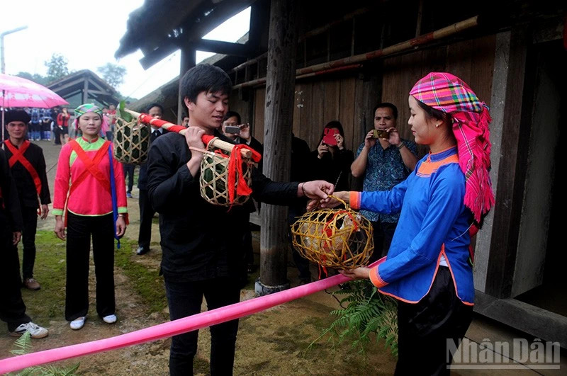 Graceful Giay wedding keeps a living cultural stream