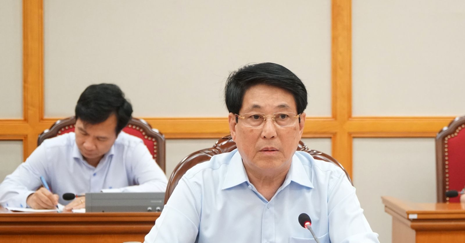 Politburo evaluates Party Congress plans for six key provinces
