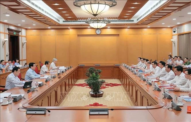 Politburo looks into six provinces' Party congress preparations