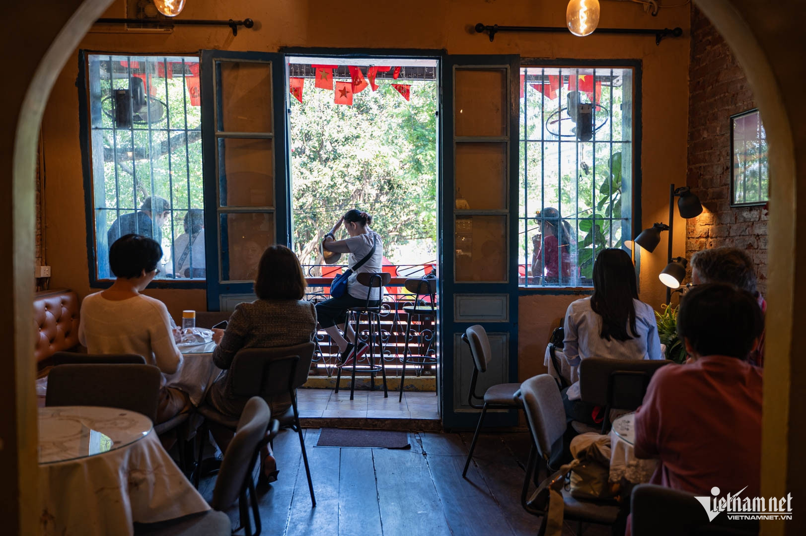 hanoi cafes.png5.jpg