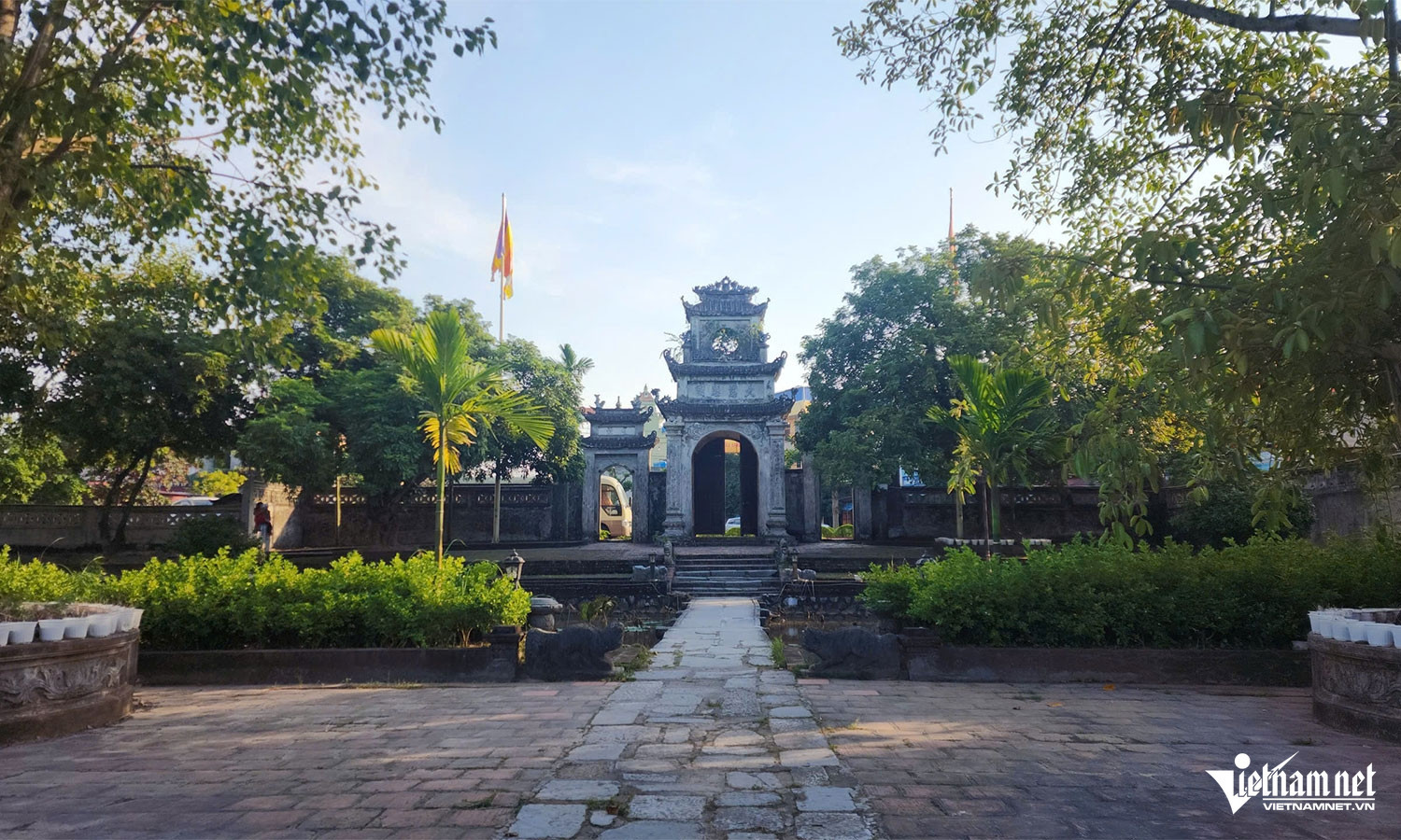 vietnam pagoda11.jpg