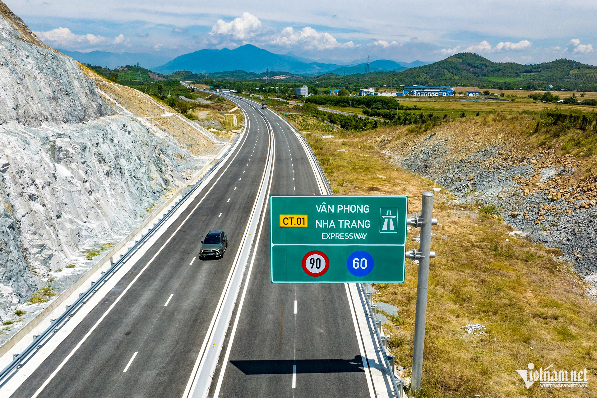 w van phong nha trang 2084 1222.jpg