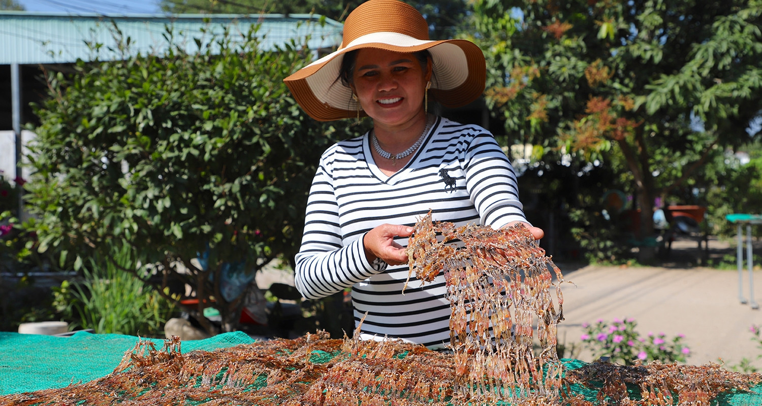 “Dancing legged beauties”: Vietnam’s frog jerky becomes Tet bestseller