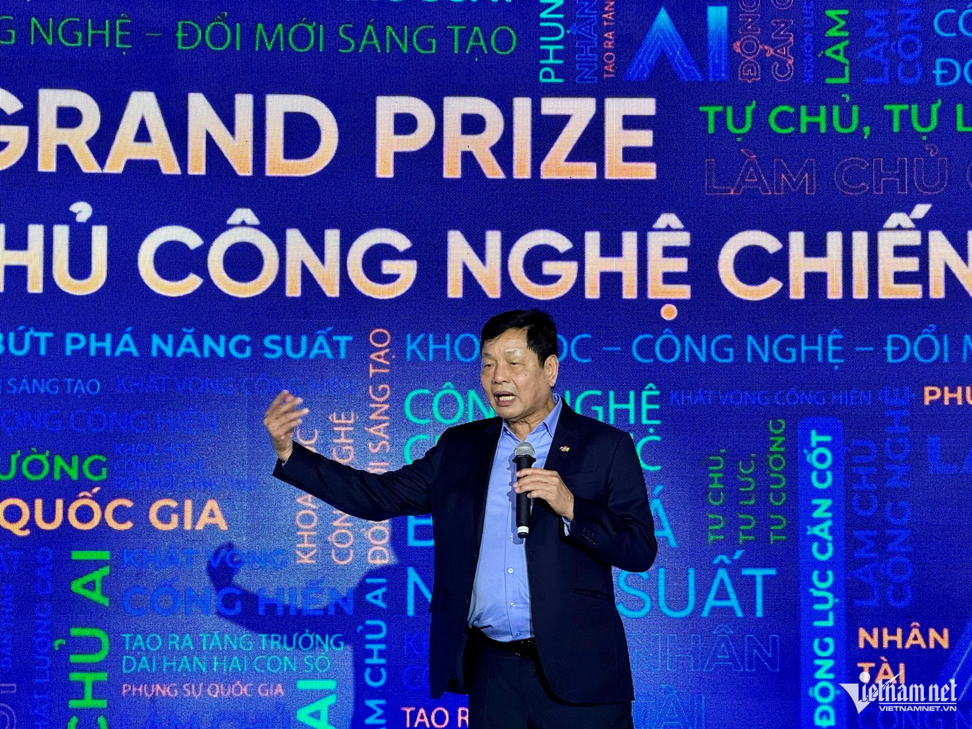 W-1201 ong Truong Gia Binh.jpg